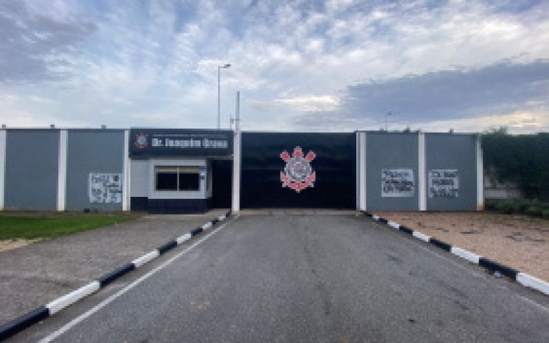 Protestos Explodem no CT Após Eliminação do Corinthians na Sul-Americana