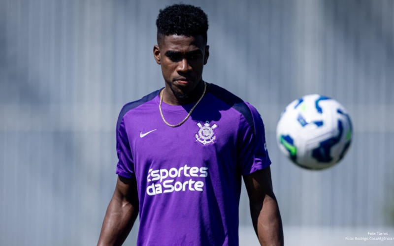 Corinthians recusa proposta milionária por Félix Torres e mantém zagueiro no elenco