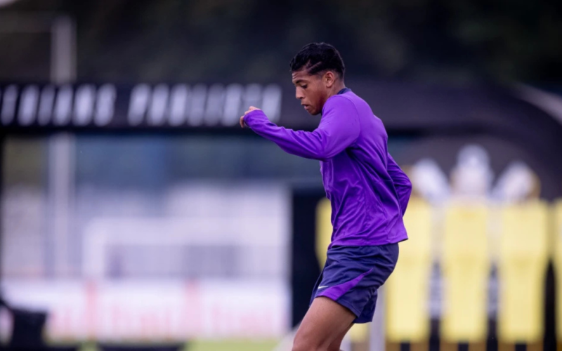 Conheça Kauê Furquim, joia de 16 anos que treina com o profissional do Corinthians